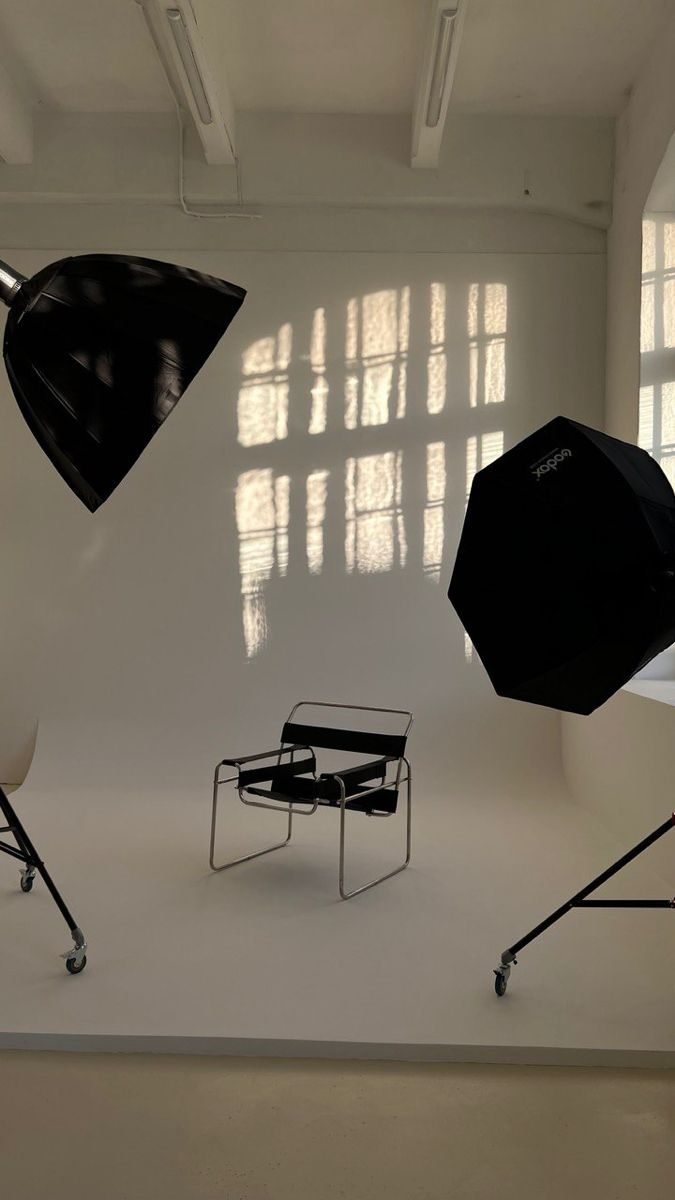 Set fotográfico montado en estudio con iluminación profesional